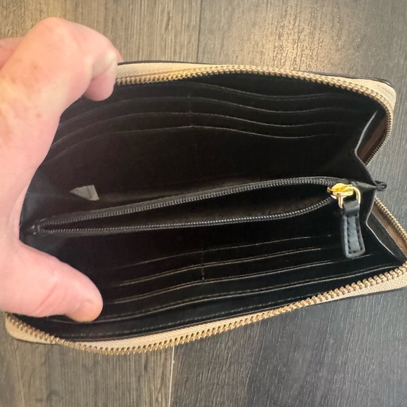 Marc Jacobs Cream Wallet - Picture 3 of 3